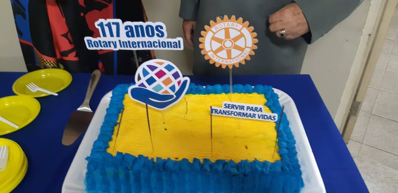 Festiva de 117 anos do Rotary Internacional e posse de dois associados