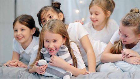 Filme produzido pelos rotarianos alerta para as preocupações na formação de meninas para a campanha #eumeimporto