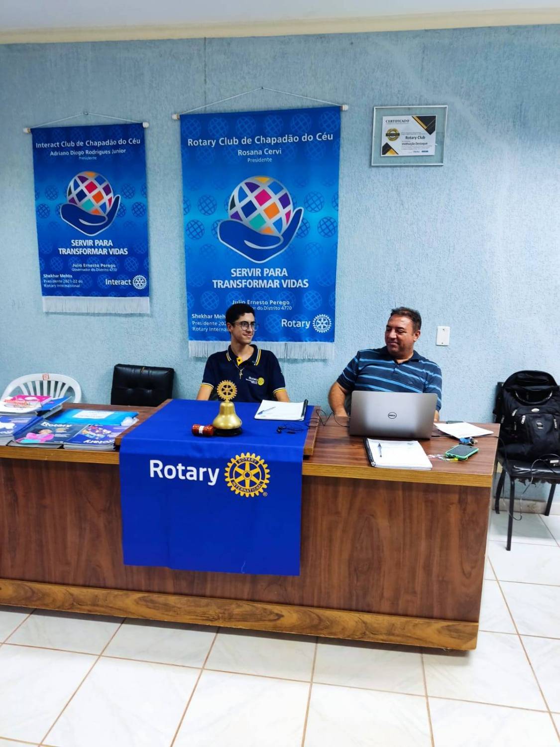 Rotary Cube de Chapadão do Céu realiza primeira reunião do Interact. Presidente do ano rotário 2021-2022 Adriano Diogo Júnior realizou a primeira reunião de sua gestão. O objetivo dos interacts é unir jovens de 12 a 18 anos para desenvolverem suas habilidades de liderança e descobrirem a força do lema “Dar de Si Antes de Pensar em Si"