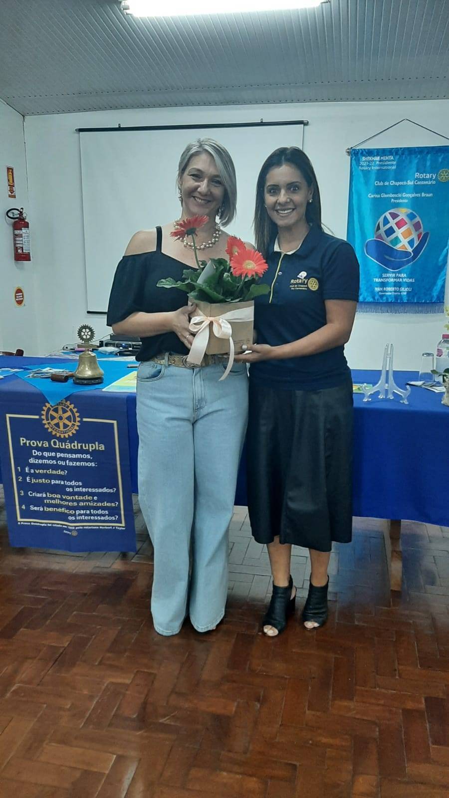 Companheira Elizane e a presidente Carina.