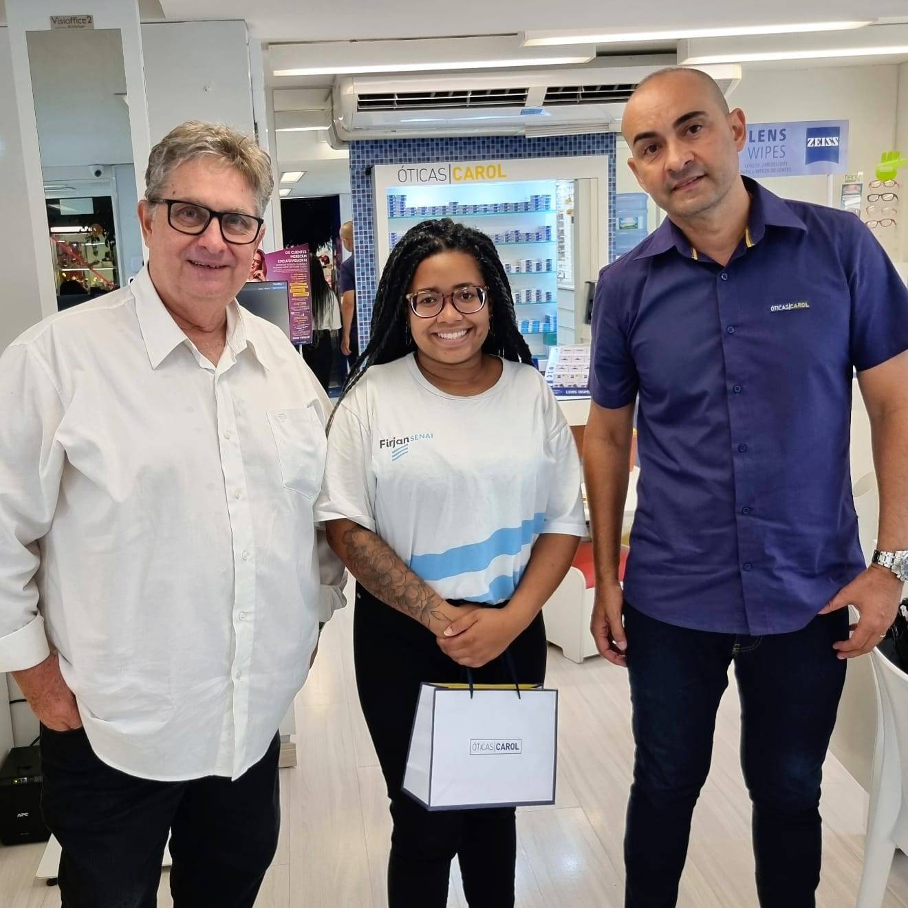 Projeto Ver para Aprender - Doação de óculos para Natane Santos