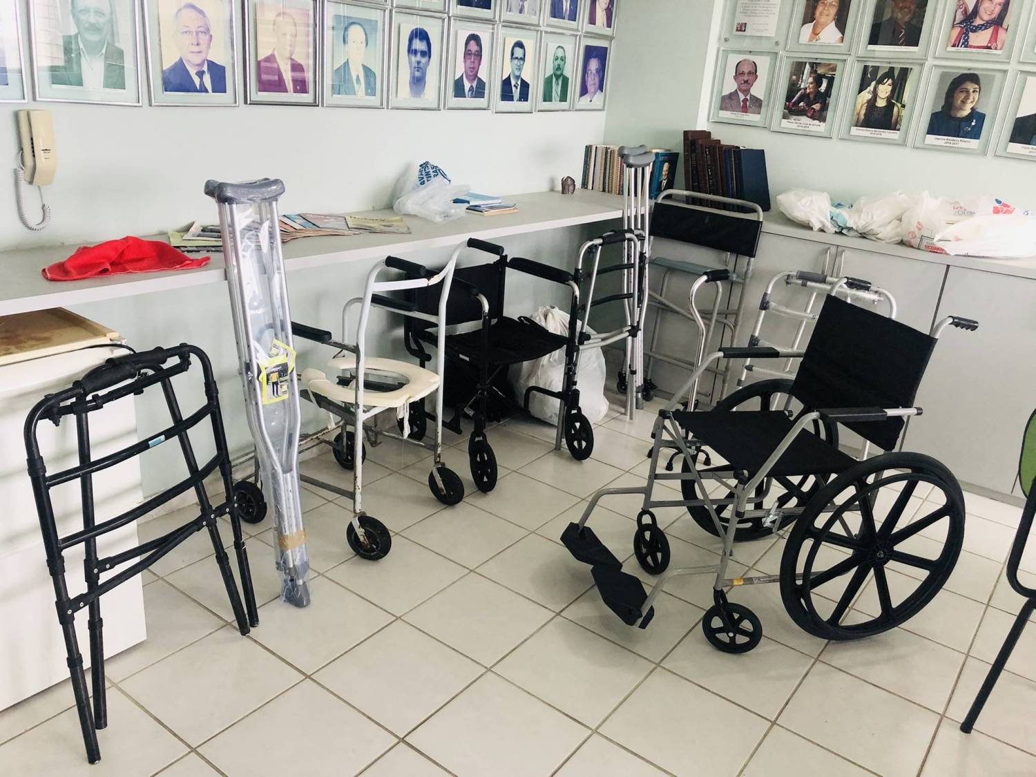 Equipamentos do Banco Ortopédico do Largo da Paz