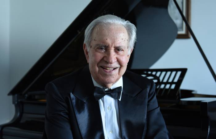 Membro do RC do Recife Casa Amarela, Reinaldo Oliveira foi um grande médico, ator, escritor e diretor de teatro.