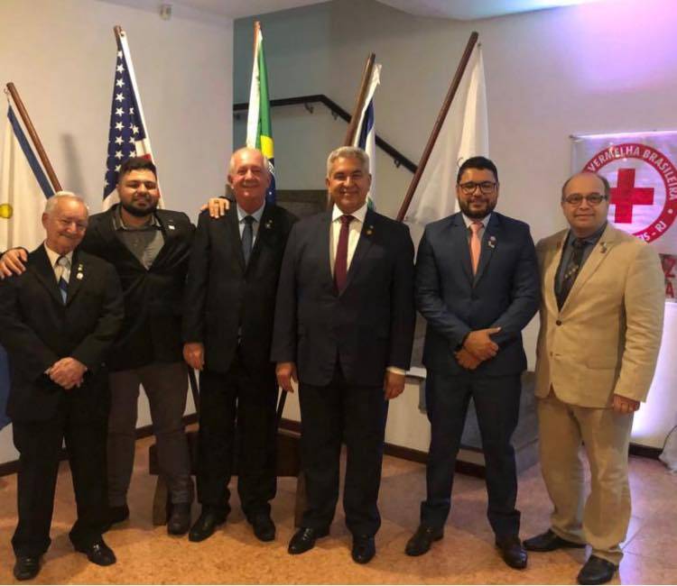 Sob a presidência de Antônio Marques Mesquita, primeiro à direita, foi fundado na noite de 7 de maio o ROTARY CLUB SATÉLITE DE MANGARATIBA