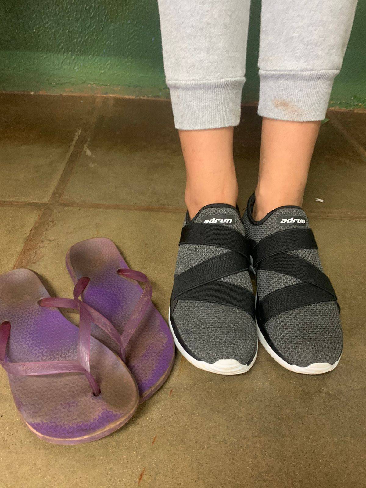 Troca do calçado do bem.