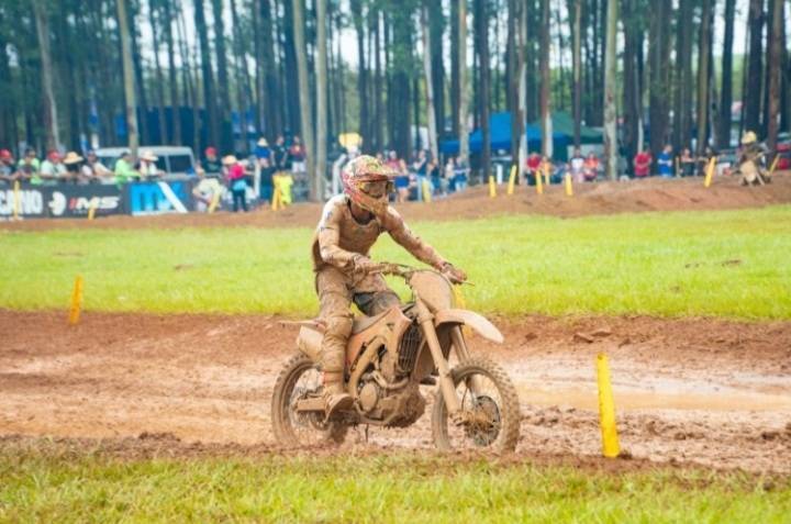 O Rotary Club de Chapadão do Céu fez parceria com a Secretaria de Turismo e Cultura para prestigiar a abertura Estadual do Campeonato Goiano de motocross 2022. Ficando responsável pela barraca de bebidas, arrecadamos verba para projetos sociais de suma importância para nosso município. Nosso município foi a sede do evento pela sexta vez, a competição aconteceu nos dias 02 e 03 de abril, no Motódromo Municipal localizado ao lado do Parque Aquático Lago das Garças.  