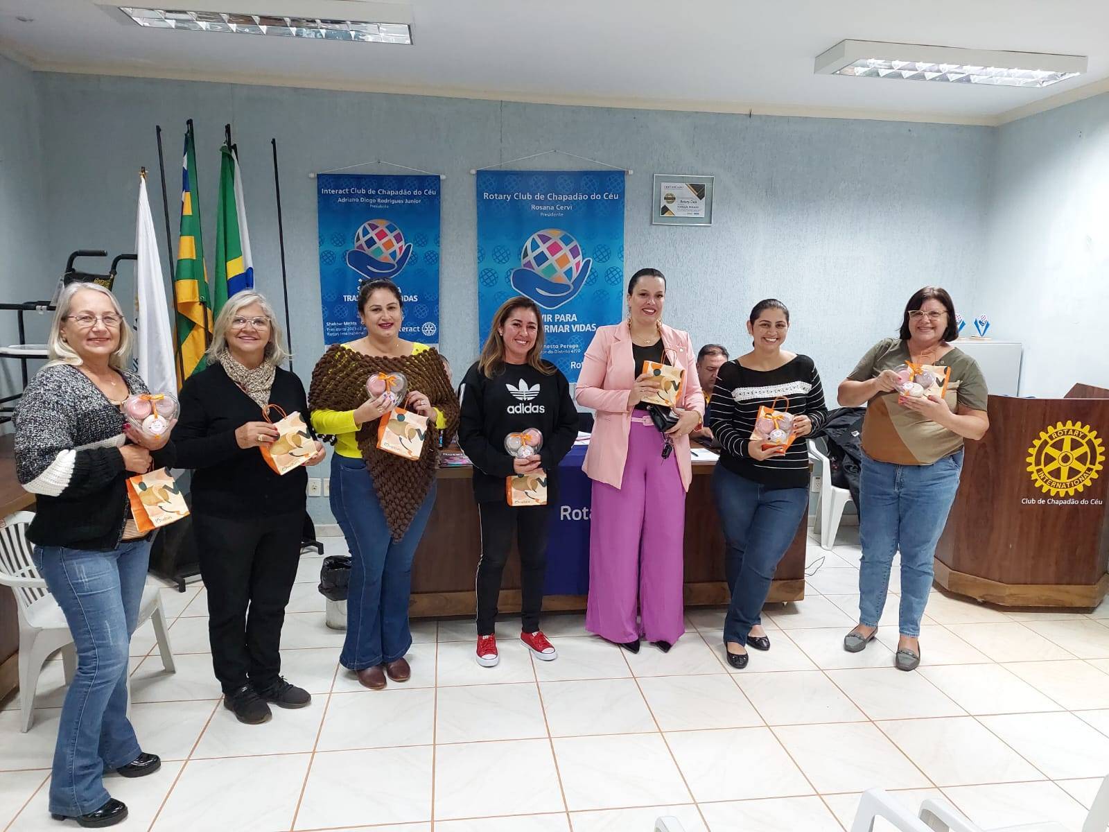 As mães rotarianas receberam um mimo especial em comemoração ao dia das Mães. Felicitações a todas as mães de nossa comunidade!! Nossas mulheres guerreiras, trabalhadoras, amorosas e cuidadosas mamães!