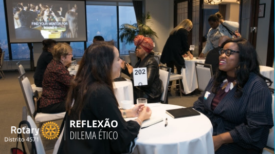 Mentores de carreira se conectam com profissionais durante um evento de mentoria realizado em Chicago, Illinois, Estados Unidos, em 2019.