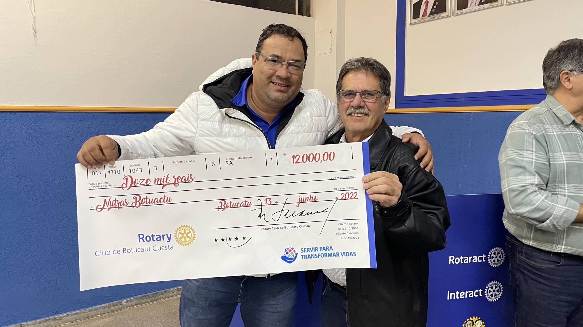 Entrega do cheque de doação ao Nutras Botucatu