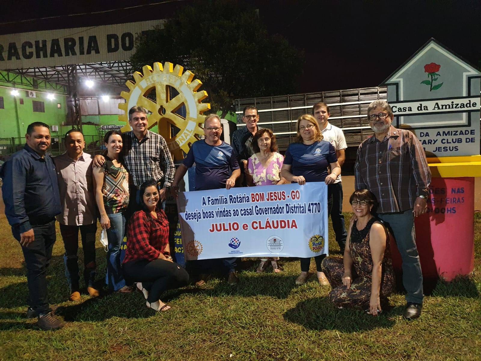 Governador Julio Ernesto Perego e a Coordenadora das Casas da Amizade Cláudia vistam Rotary Club de Bom Jesus