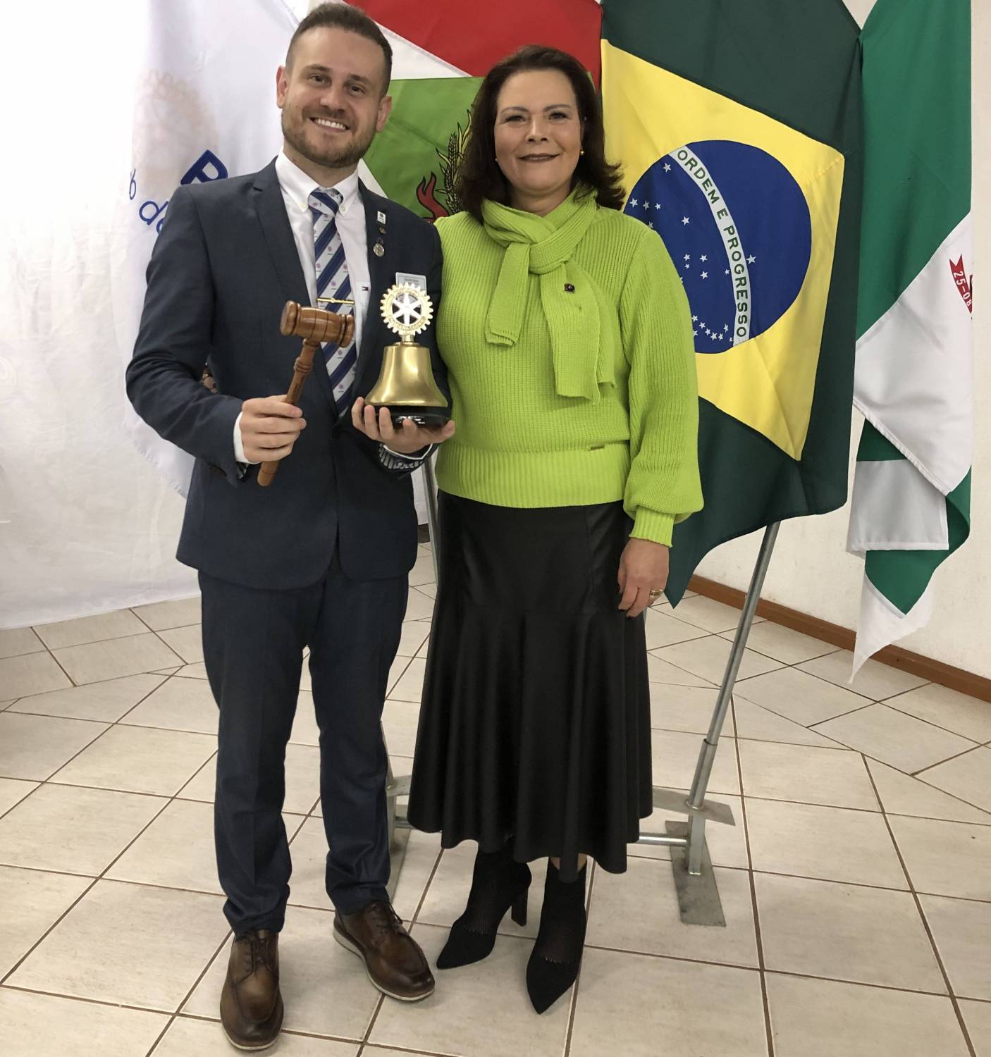 Presidente ano rotário 2021/2022 Fernanda P. Anderson com o atual presidente Eduardo Basso