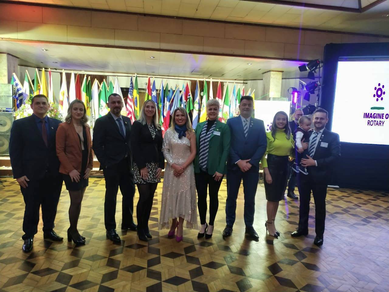 Companheiros do RC Chapecó Centro com governadora 22-23 Maria Alice Baggio 