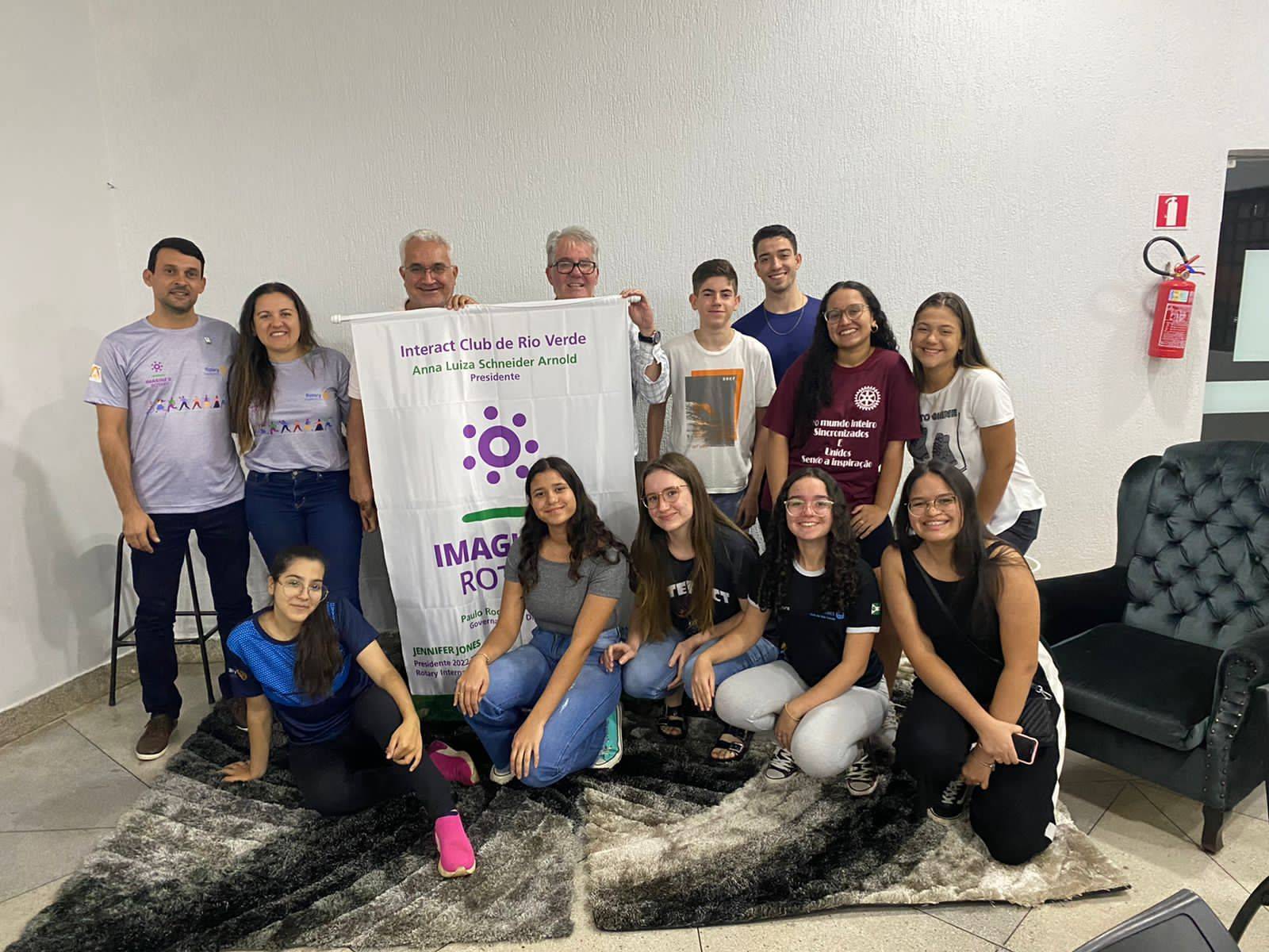 Membros dos Interact, Rotaract, Casa da Amizade e Rotary Club de Rio Verde reunidos para alinhamento de projetos