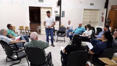 Reunião entre rotários dirigentes distritais e os associados do Tupã-Kaingangs aconteceu no início da gestão