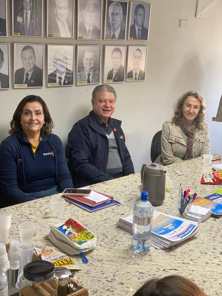 Membros da Subcomissão Distrital de Bolsas Educacionais do Distrito 4630