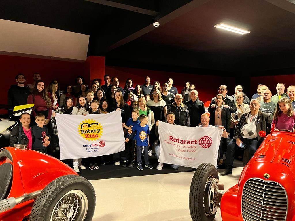 Rotary, Rotaract e Rotarykids de Passo Fundo visita Museu do Automobilismo