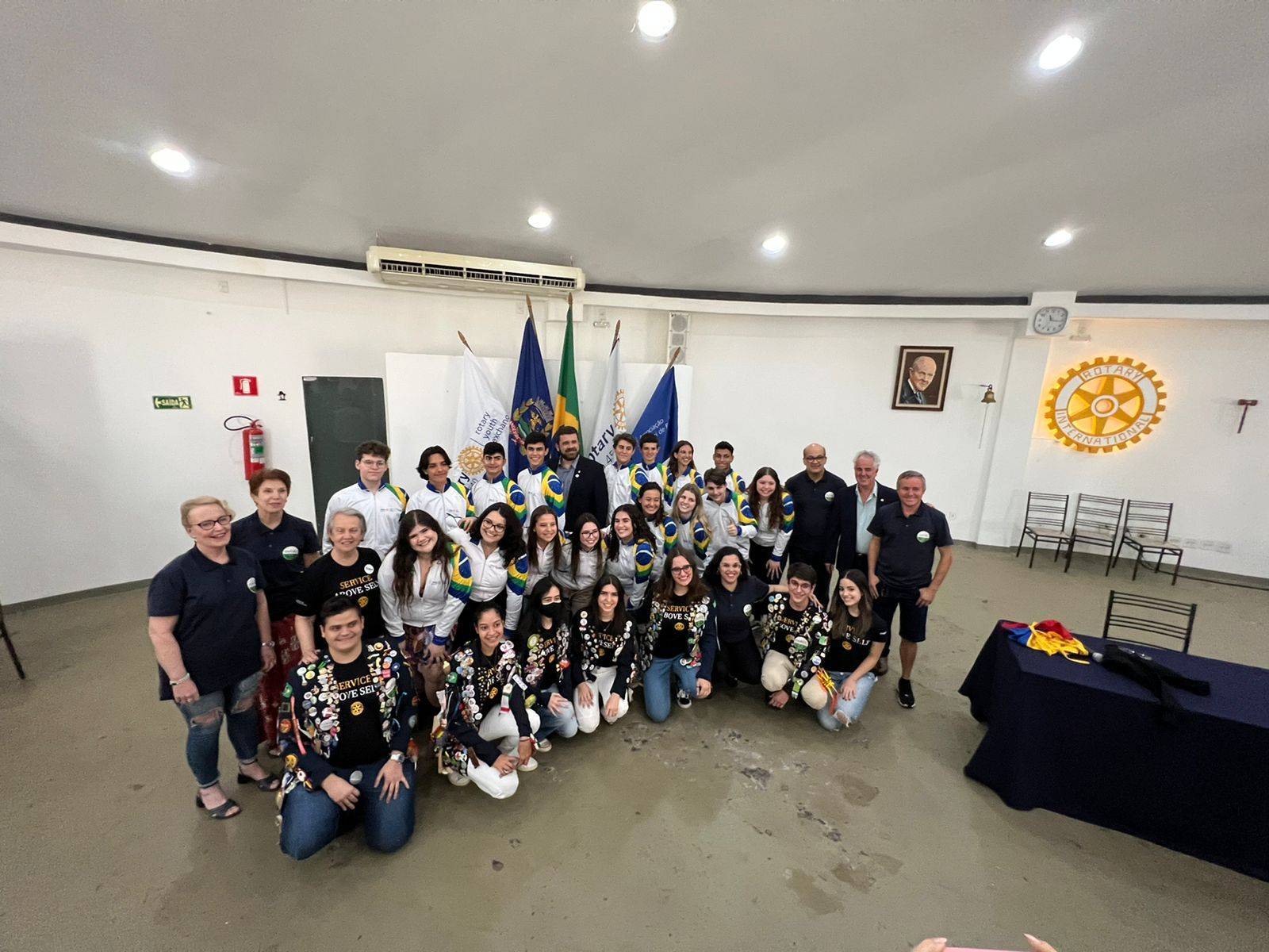 Hoje tivemos a última etapa antes do embarque. Nossos jovens estão preparados para desenvolver habilidades de liderança, tornar se cidadãos globais e promover a paz! Os Rotarys clubs patrocinam o programa em mais de 100 países, transformando os nossos jovens em verdadeiros cidadãos do mundo.