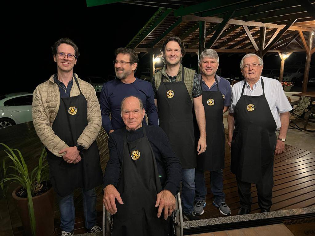 Companheiros patrocinadores da noite e presidente Marlos Campregher.