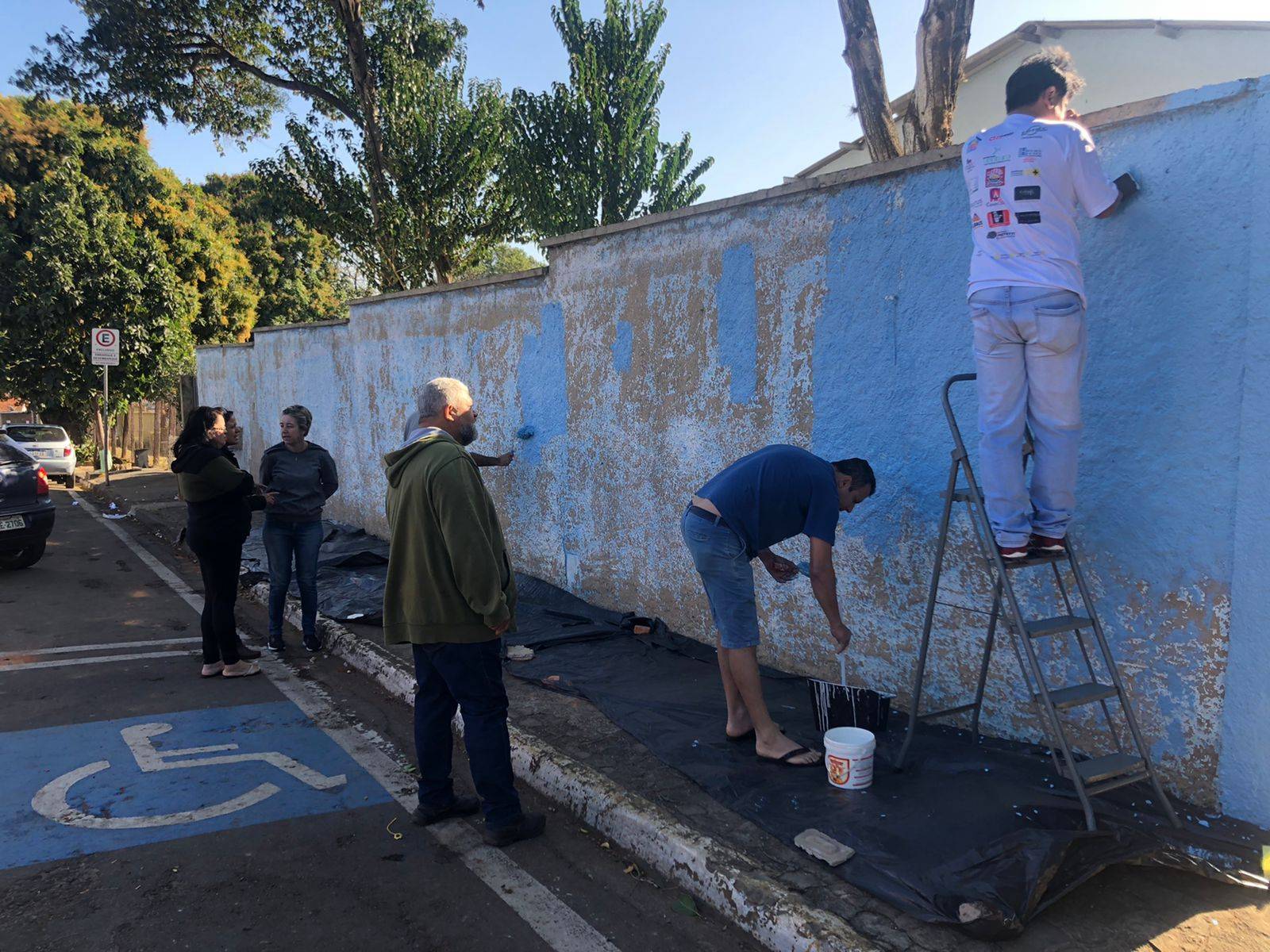 Pintura do muro da escola Bento Penteado