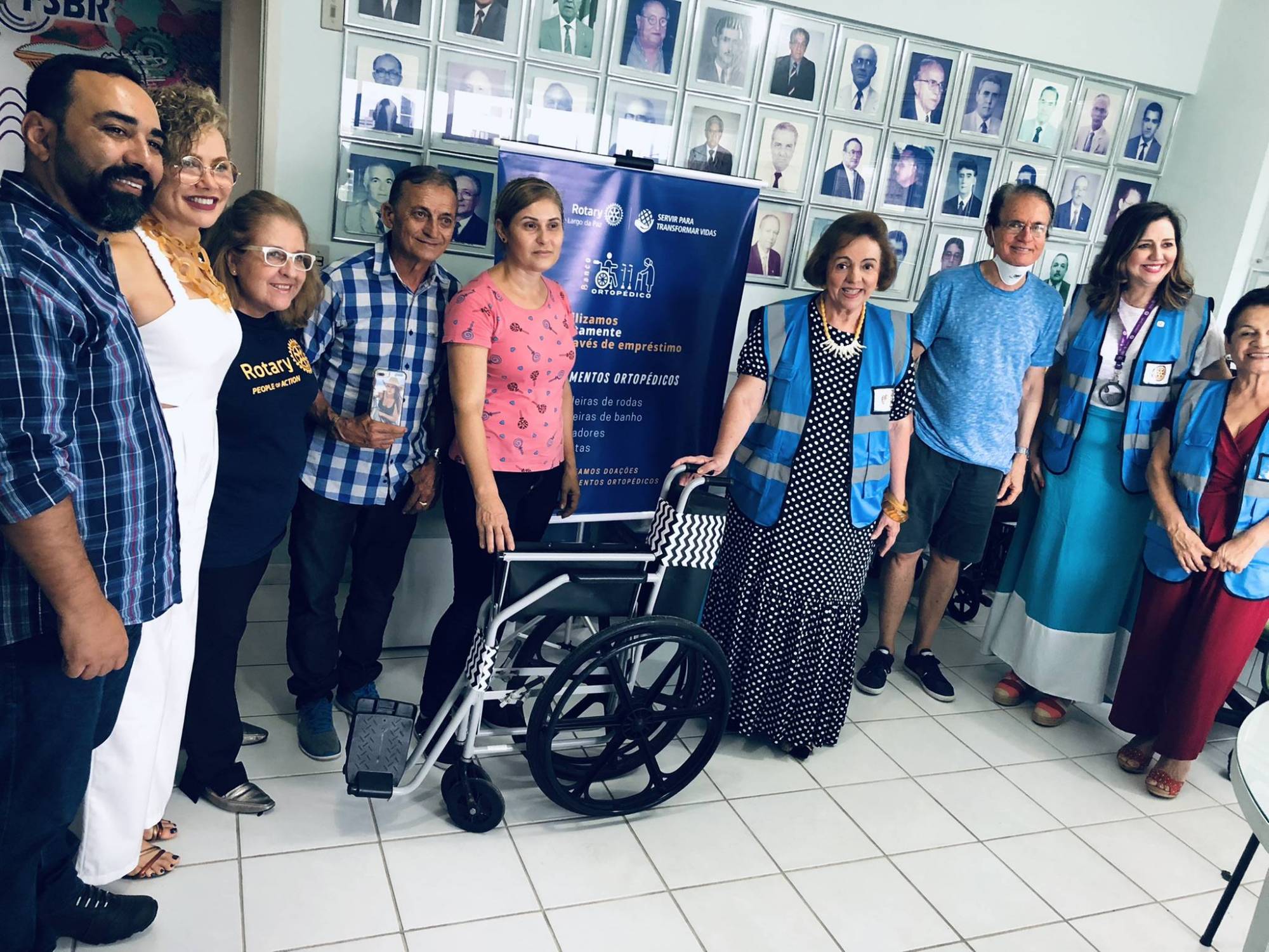 Empréstimo de cadeira de rodas.