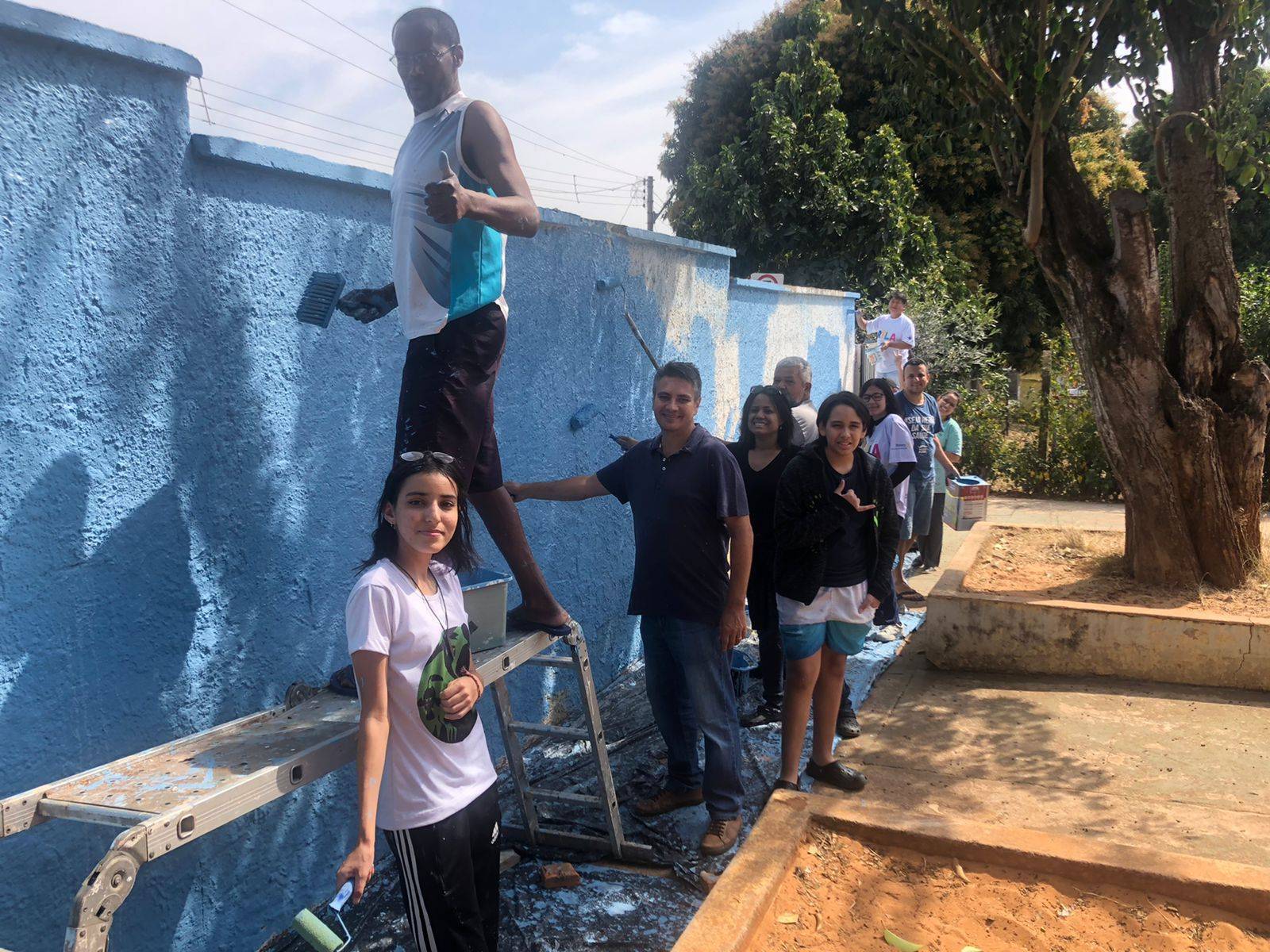 Pintura do muro da escola Bento Penteado