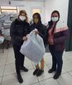 Márcia na entrega dos cobertores