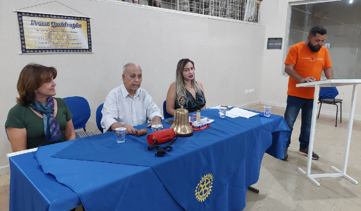 Presidente Vanda Lima compondo a mesa com Satyro 