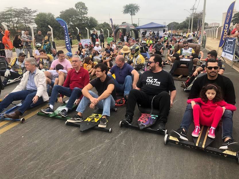 Corrida de carrinho de rolimã