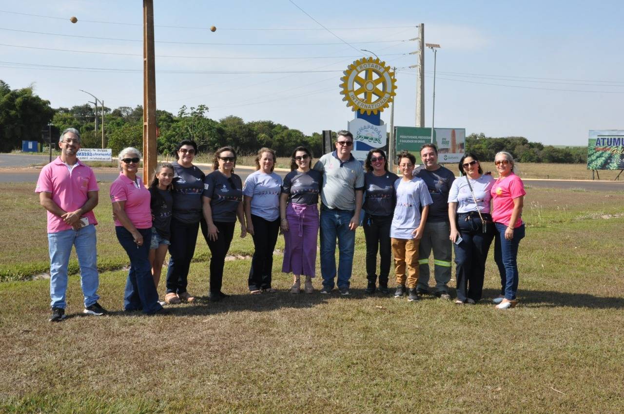 O ROTARY CLUB DE CHAPADÃO DO CÉU RECEBE O GOVERNADOR PAULO SIMÕES E A COORDENADORA CATIA SIMÕES