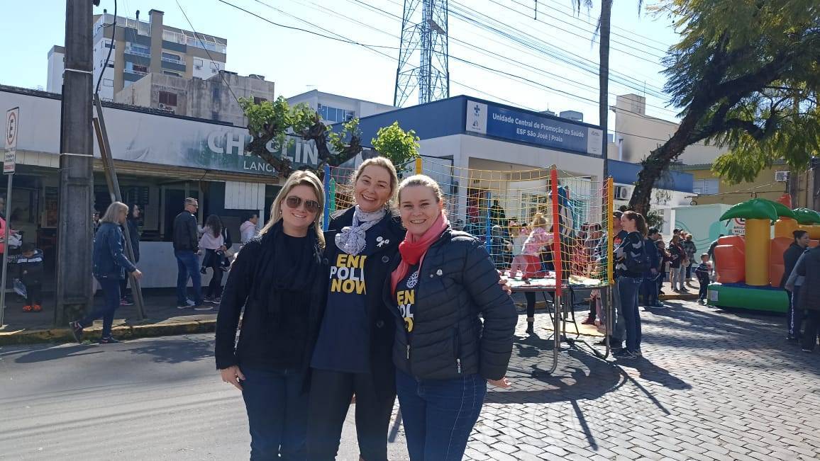 Companheiras do Rotary Club de Lajeado Universitário presentes no Dia D de vacinação em Lajeado.