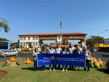 Governador Paulo Simões e Coordenadora Cátia Simões visitam o Rotary Club de Rio Verde 5 de Agosto