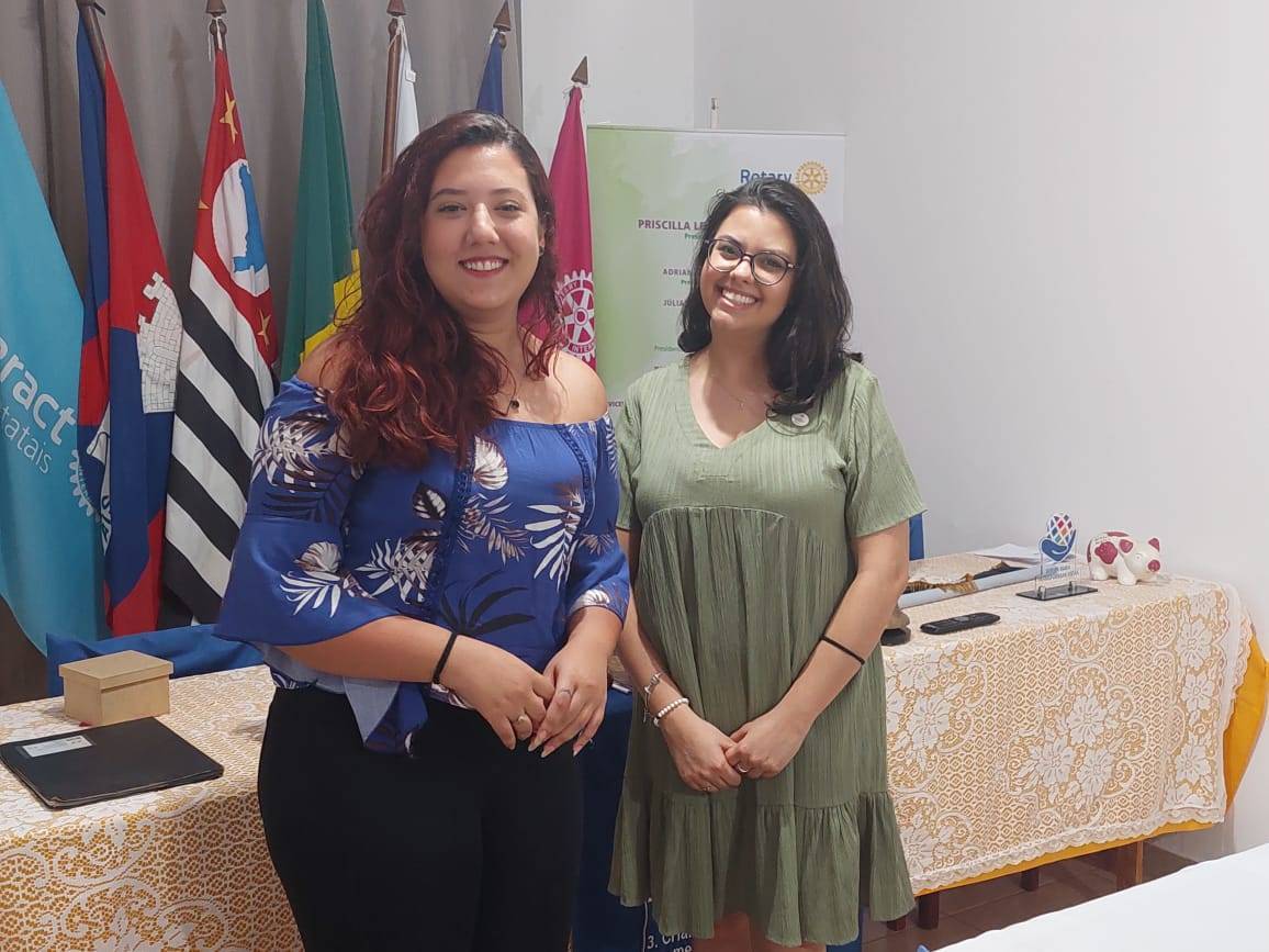 Posse de nova associada no Rotaract Club de Batatais