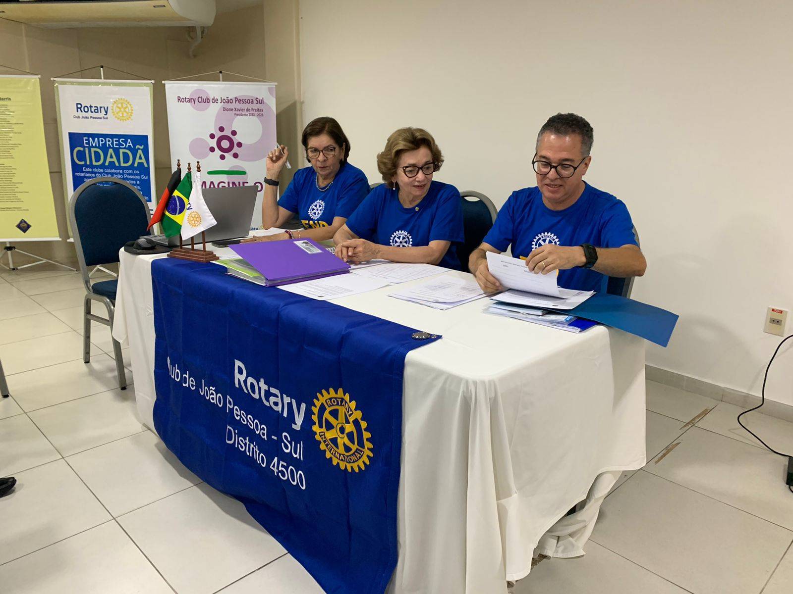 Presidente e Secretário do Clube com a Governadora Elequicina