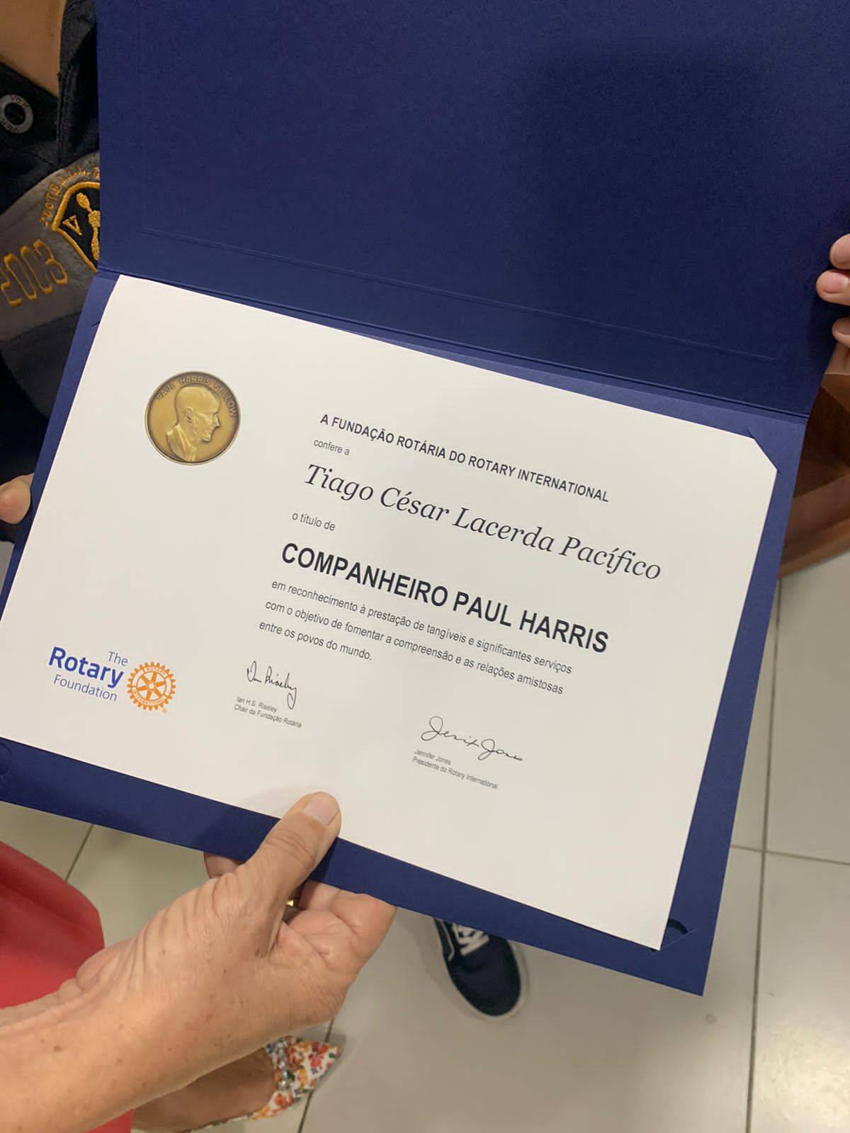 Entrega do Título Paul Harris para Tiago César