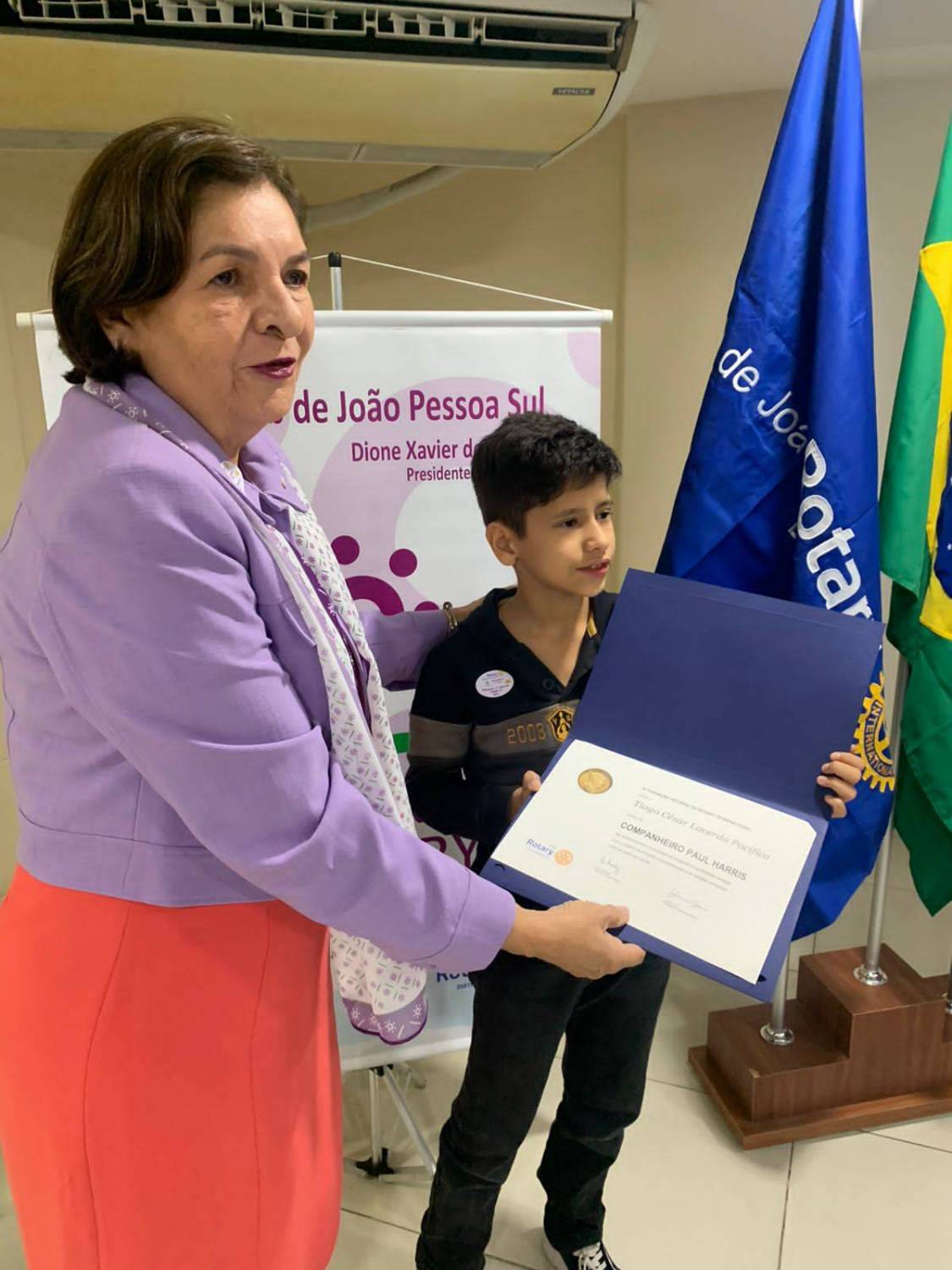 Entrega do Título Paul Harris para Tiago César