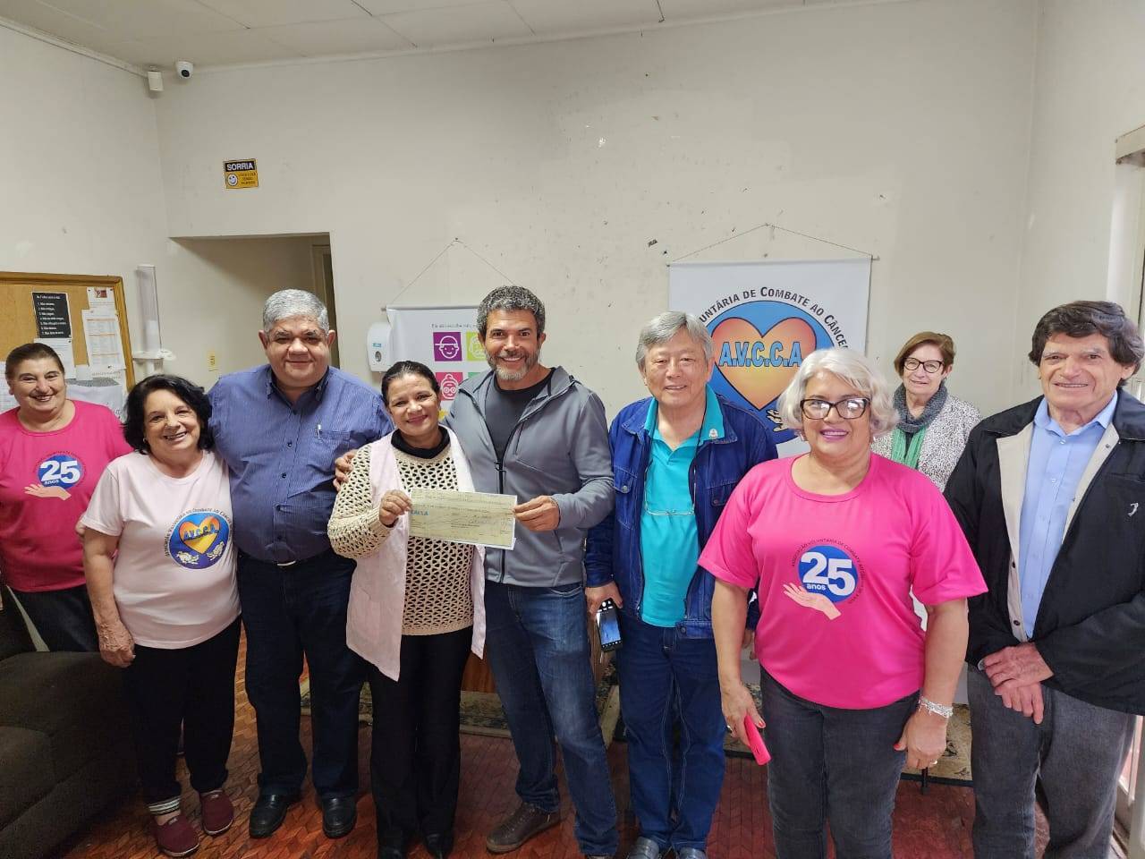 Entrega cheque a AVCCA 