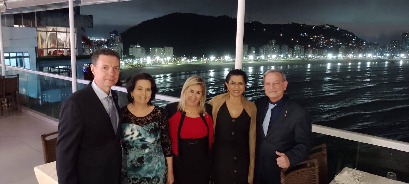A Presidente Meire e os socios Celestino e Luiz Alberto com Carla e Mara