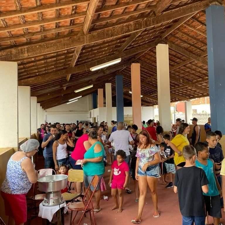 Rotary Club de Bariri doou 280 brinquedos novos e mais de 50 brinquedos usados para as crianças carentes.