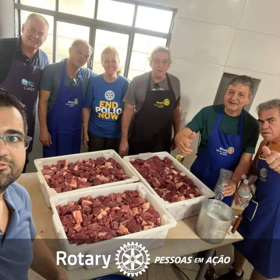 O Rotary Club de Olímpia Integração esteve presente no Leilão da Apae ajudando na parte do churrasco.