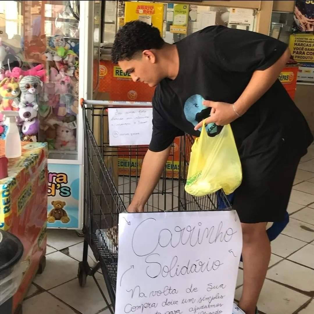 O Interact, juntamente do Rotary Club de Guaiçara foram aos mercados colocar o "Carrinho Solidário" para ajudar famílias carentes da cidade, junto também com o André, associado de Lins que é um dos escolhidos para o Intercâmbio 2023.
