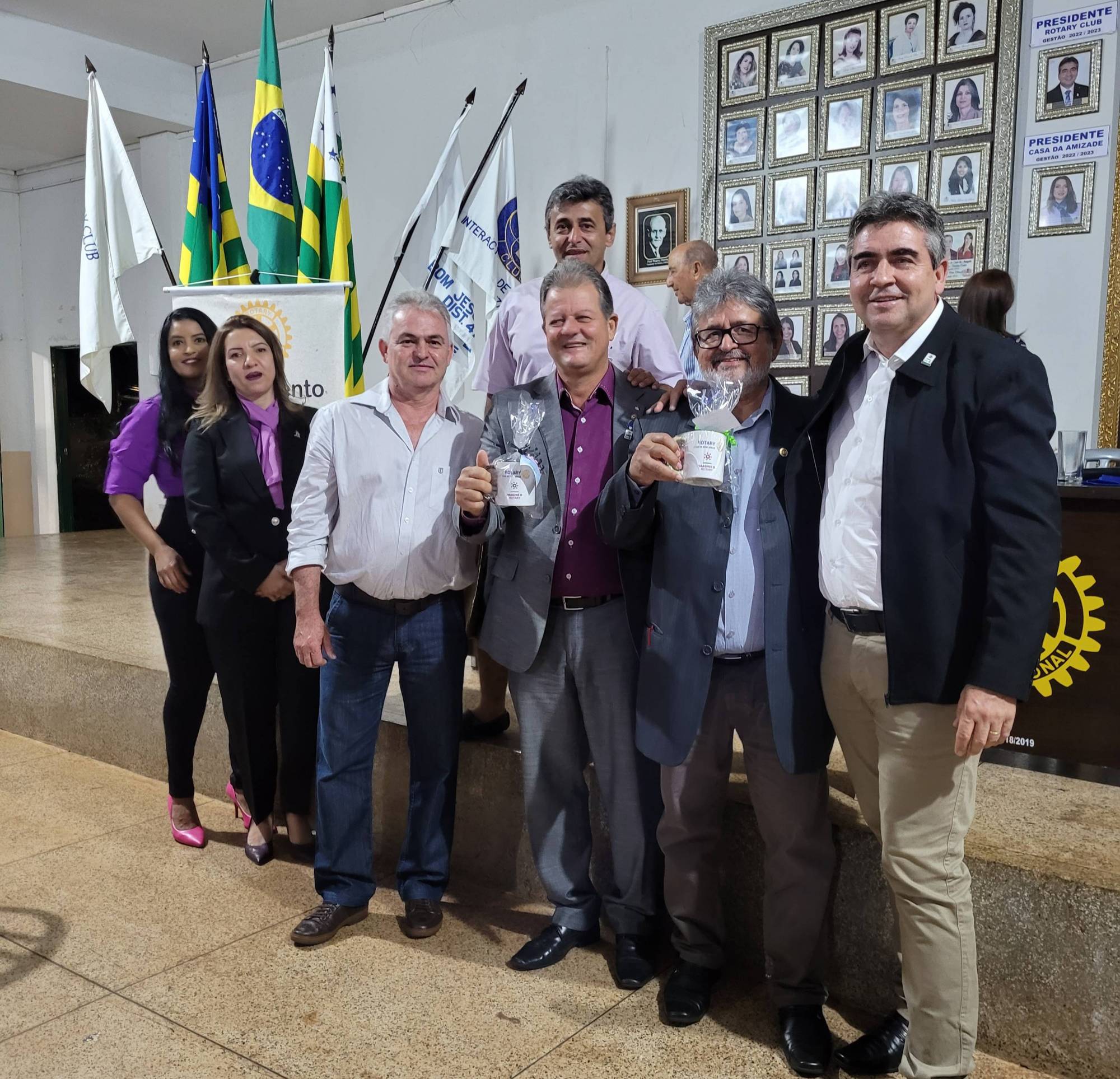 Família Rotária comemora aniversariantes do mês.