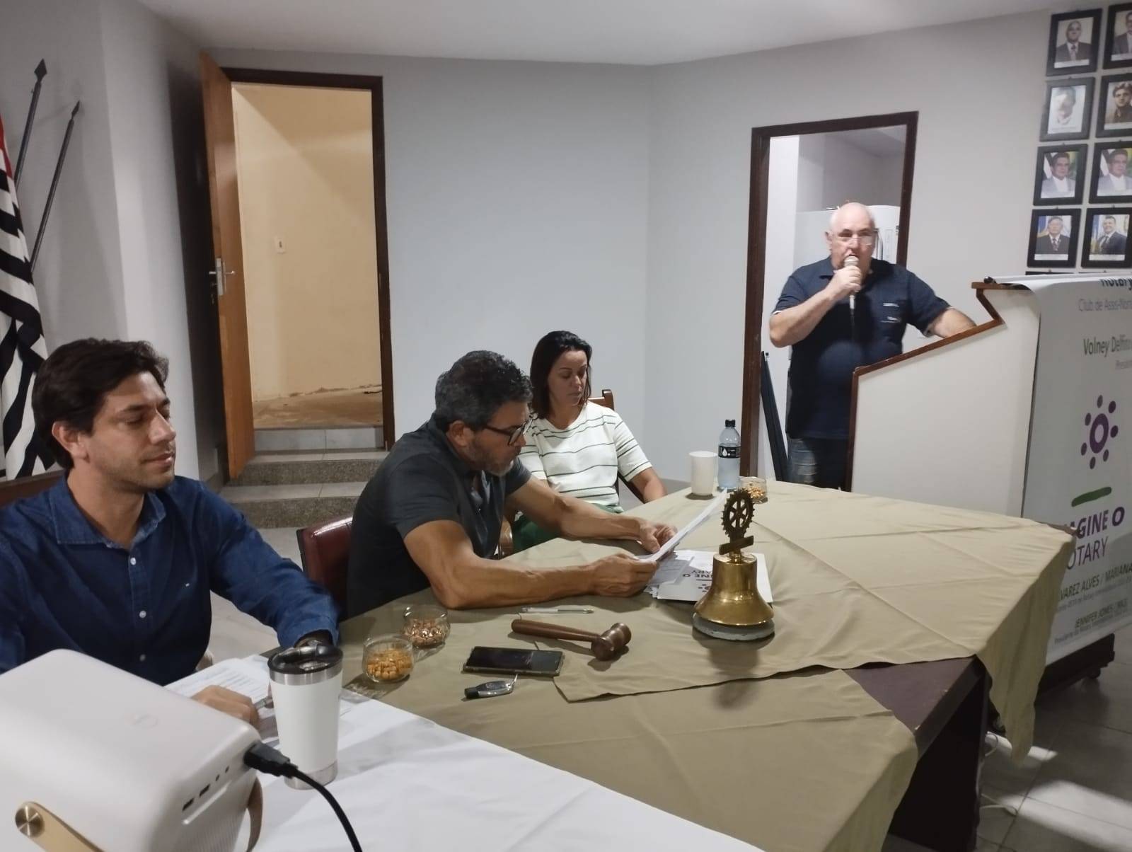 mesa diretora dos trabalhos da noite