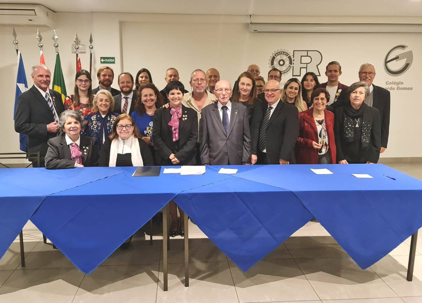 ROTARIANO E VISITANTES