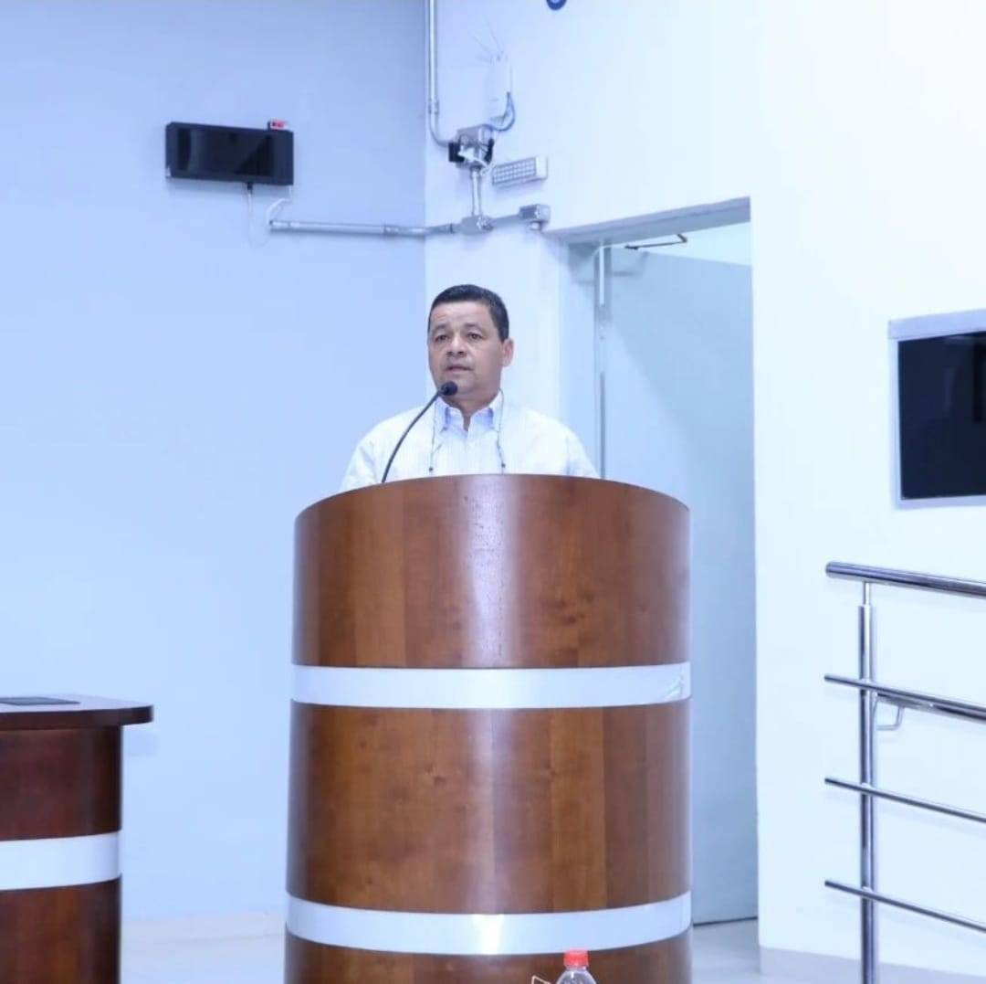 O Rotariano Antônio Nugoli de Moura recebe condecoração da Câmara Municipal de Ilha Solteira