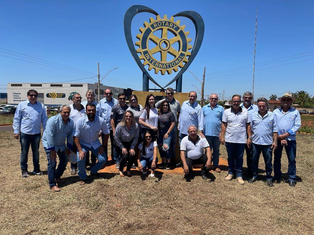 Governador Paulo Simões e a Coordenadora das Casas da Amizade Cátia Simões visitam a Área XII