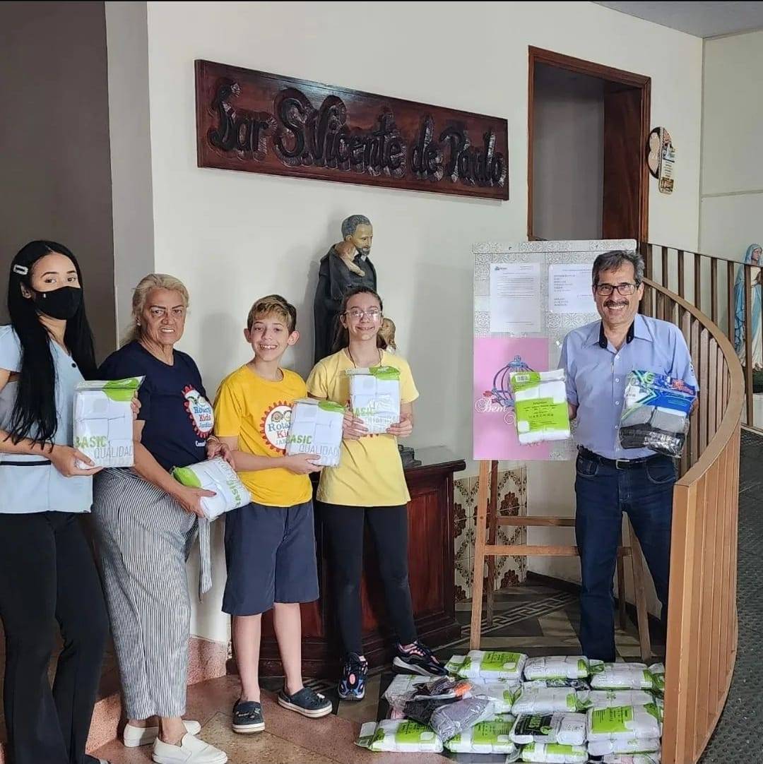 No dia 18 de novembro o Rotary Kids Jardins realizaram a entrega de 198 pares de meias para o @larsaovicentedepaulosjrp