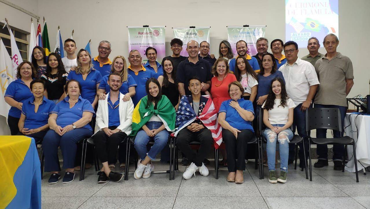 CERIMONIA DE FLÂMULA - INTERCÂMBISTAS DE CURTA E LONGA DURAÇÃO 