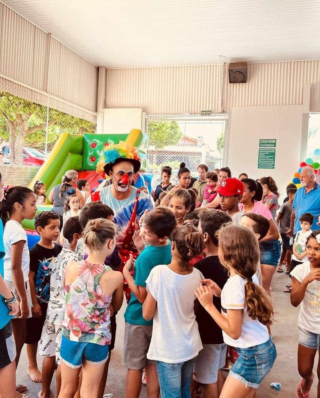 O Rotary Club de Monte Aprazível em parceria com o “Palhaço Carequinha” - realizaram um evento para crianças na manhã deste domingo