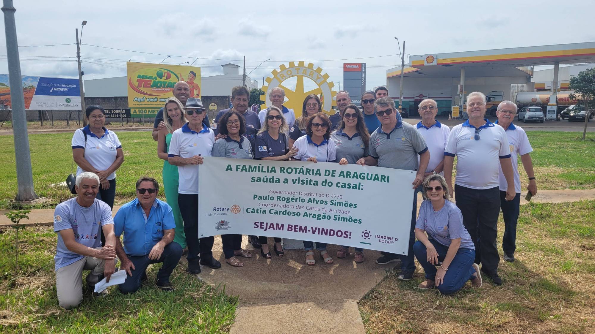 Uma família rotariana unida recebendo seus orientadores - 30/11/2022