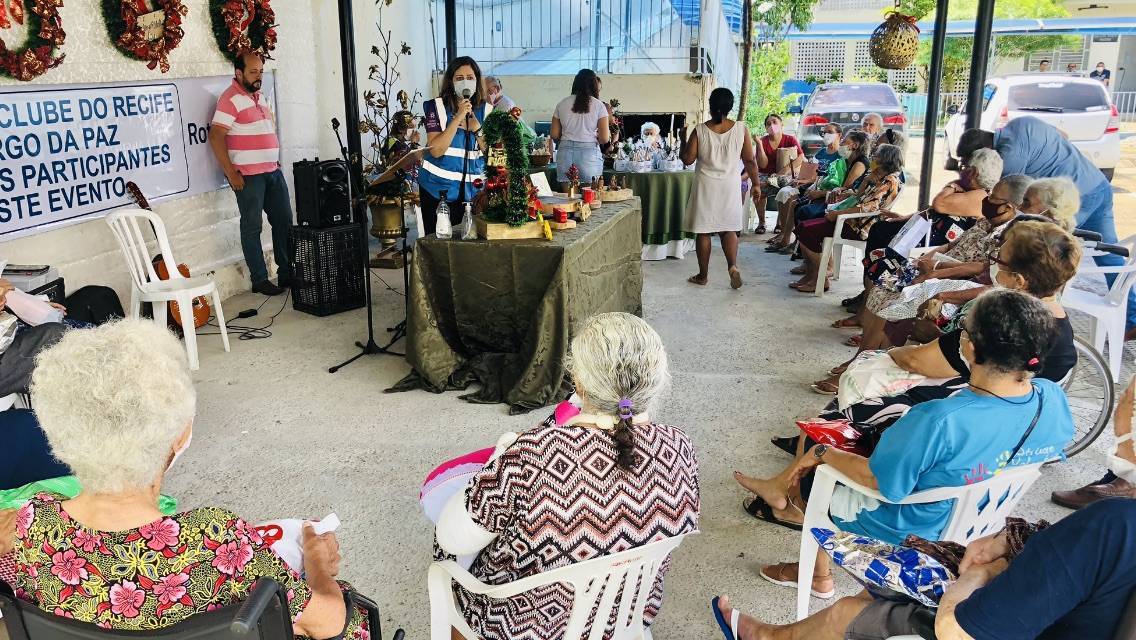 Natal do Lar Batista com cânticos e presentes para todos.